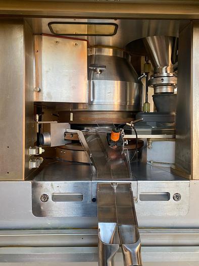 Used Fette P2100 Tablet Press