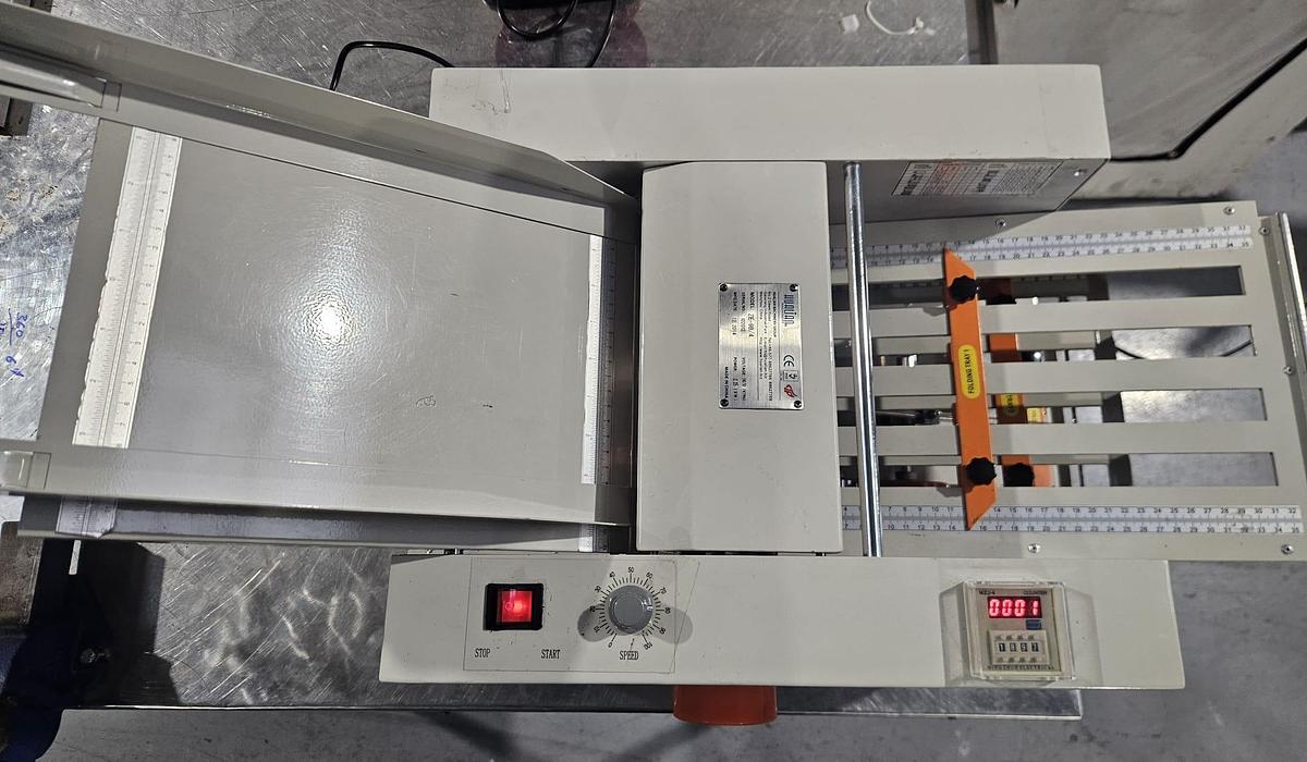 Used Hualian ZE-9B4 Paper Folding Machine