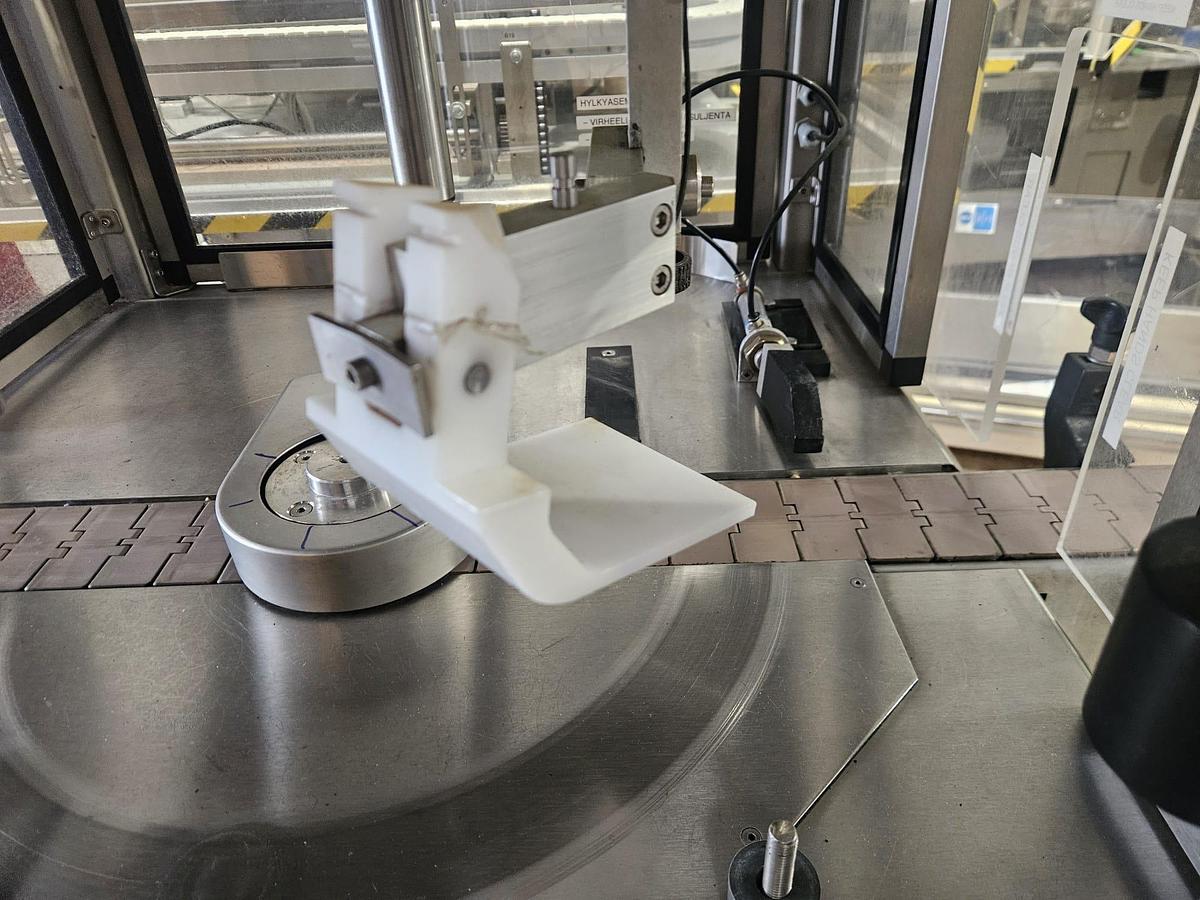 Used Weiss Single Head Screw or Push on Capper