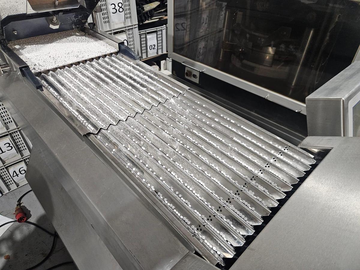 Used Swiftpack 12 Lane Tablet Counter