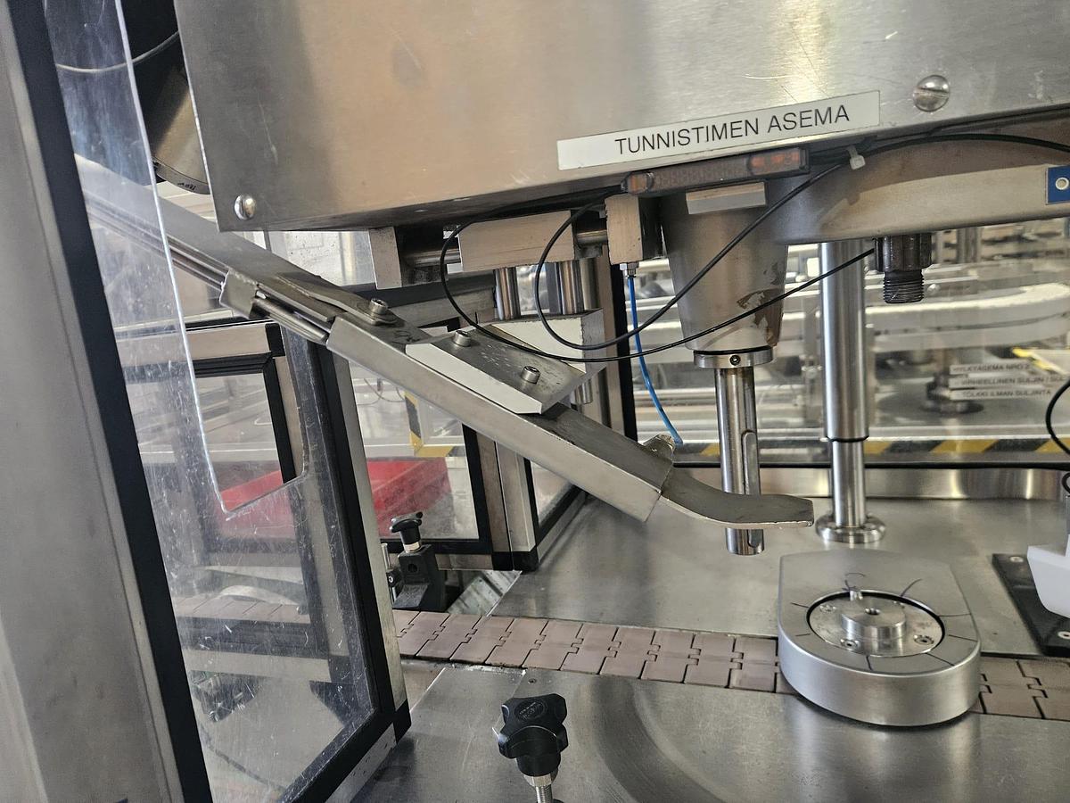 Used Weiss Single Head Screw or Push on Capper