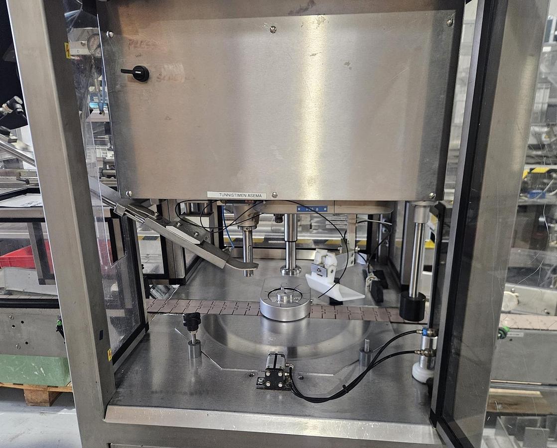 Used Weiss Single Head Screw or Push on Capper