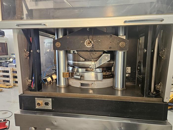Used Manesty Novapress Rotary Tablet Press