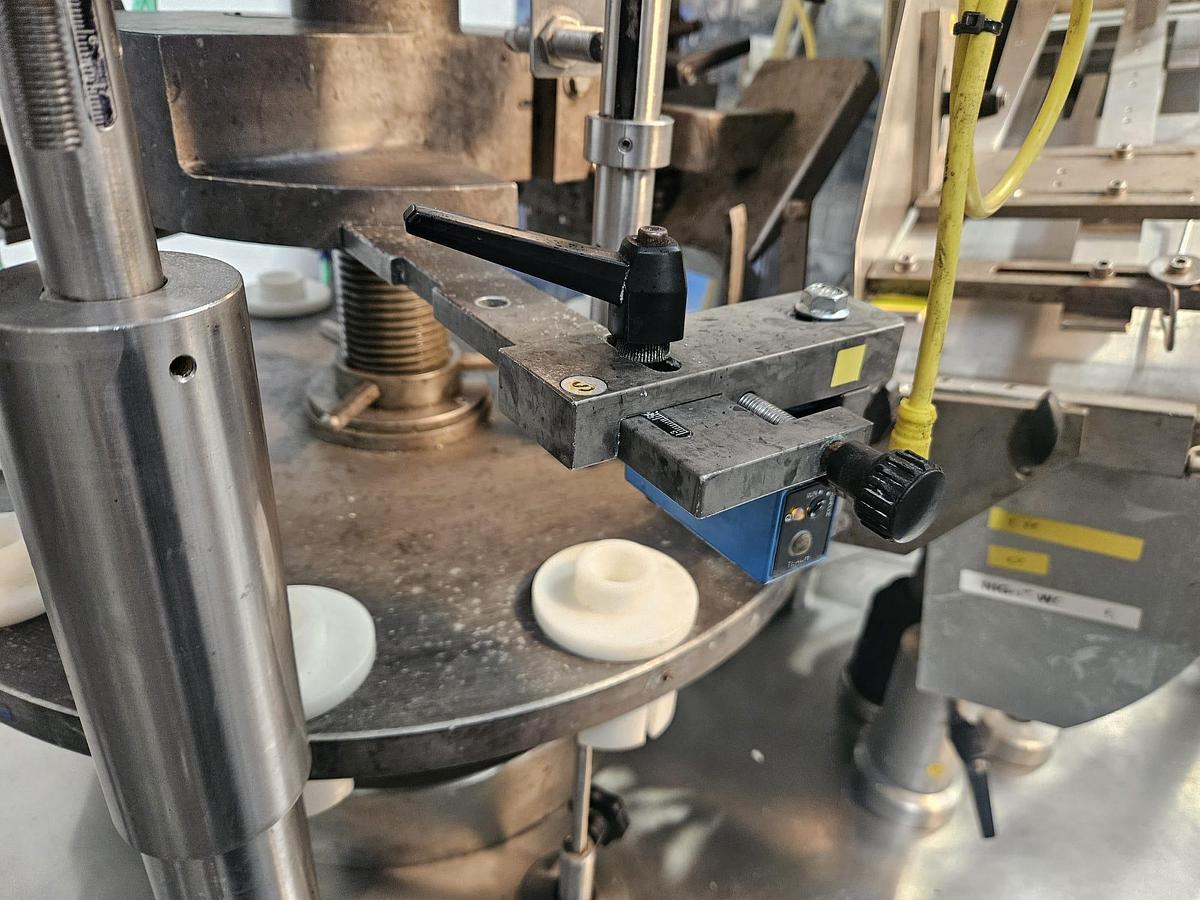 Used Comadis C1090 Plastic & Laminate Tube Filler