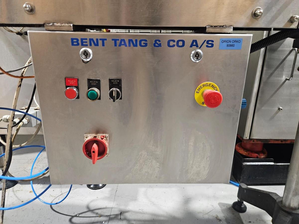 Used Swiftpack 12 Lane Tablet Counter