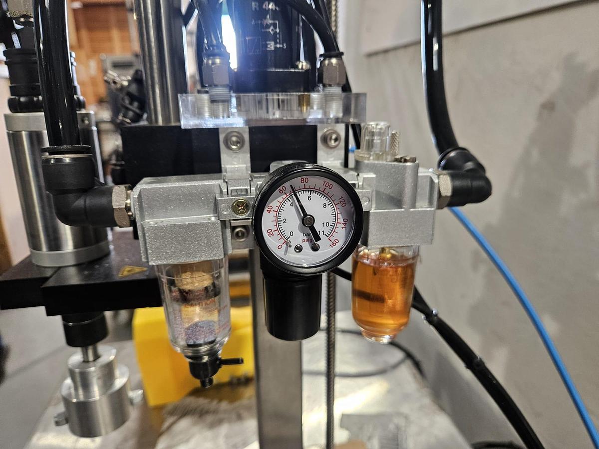 Used Kinex Bench Top Capper