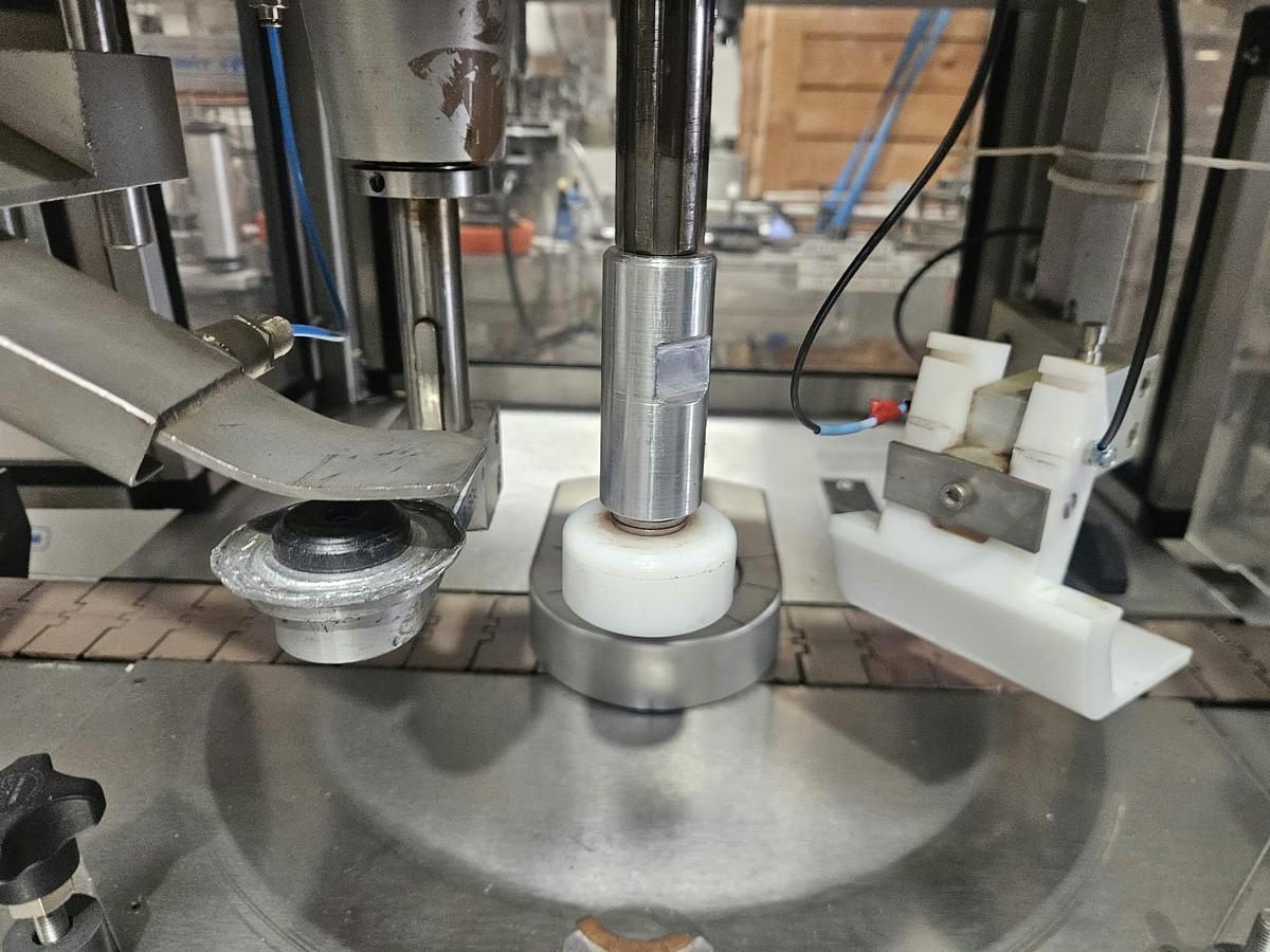 Used Weiss Single Head Screw or Push on Capper