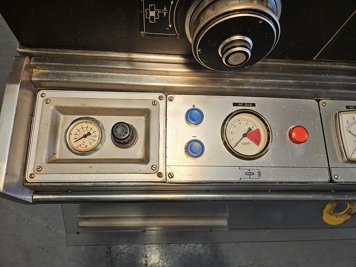 Used Manesty Novapress Rotary Tablet Press