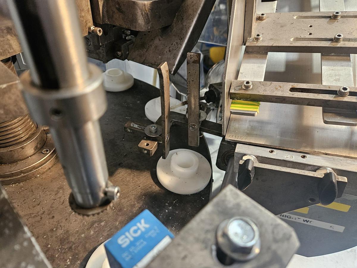 Used Comadis C1090 Plastic & Laminate Tube Filler