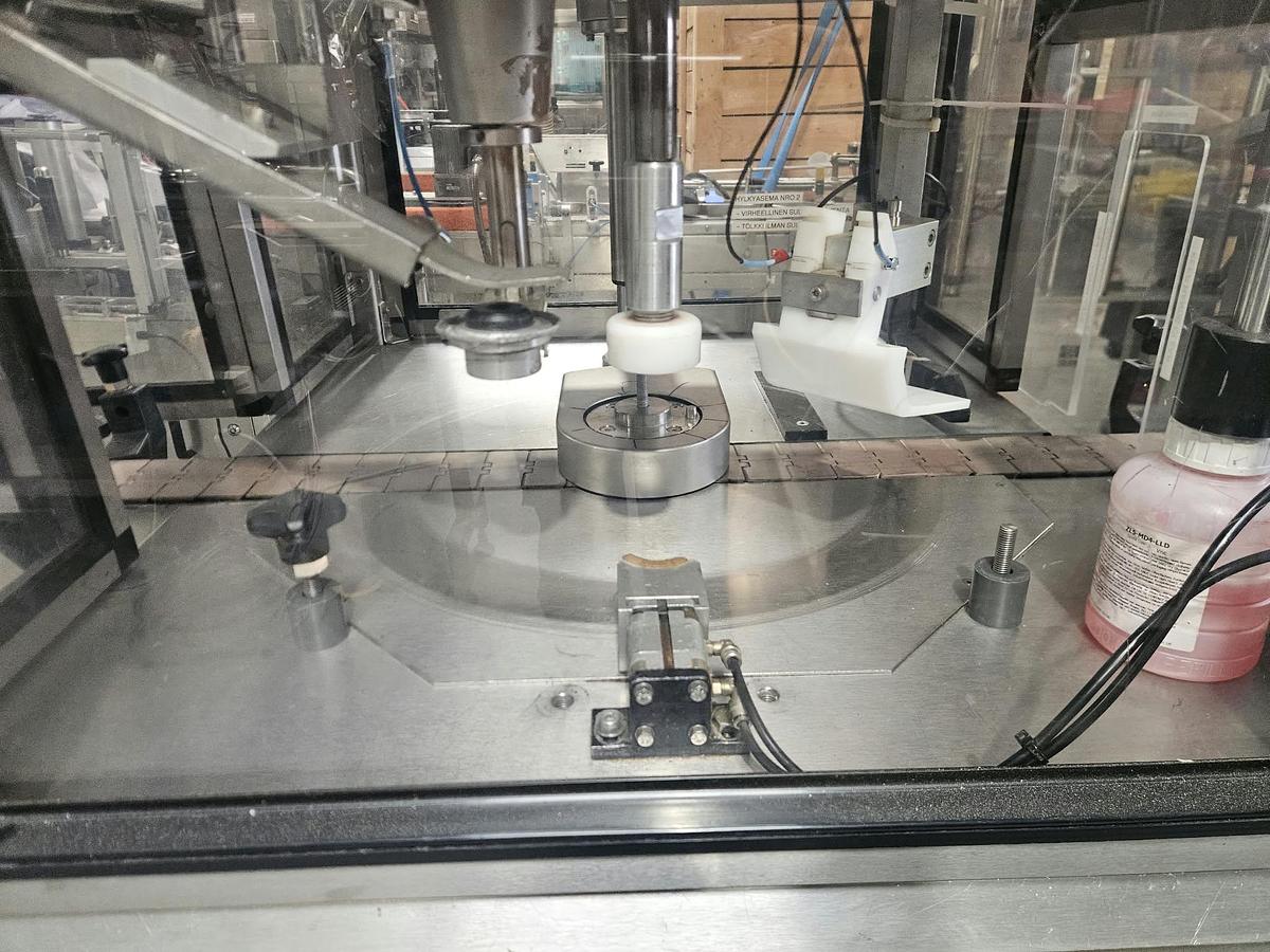 Used Weiss Single Head Screw or Push on Capper