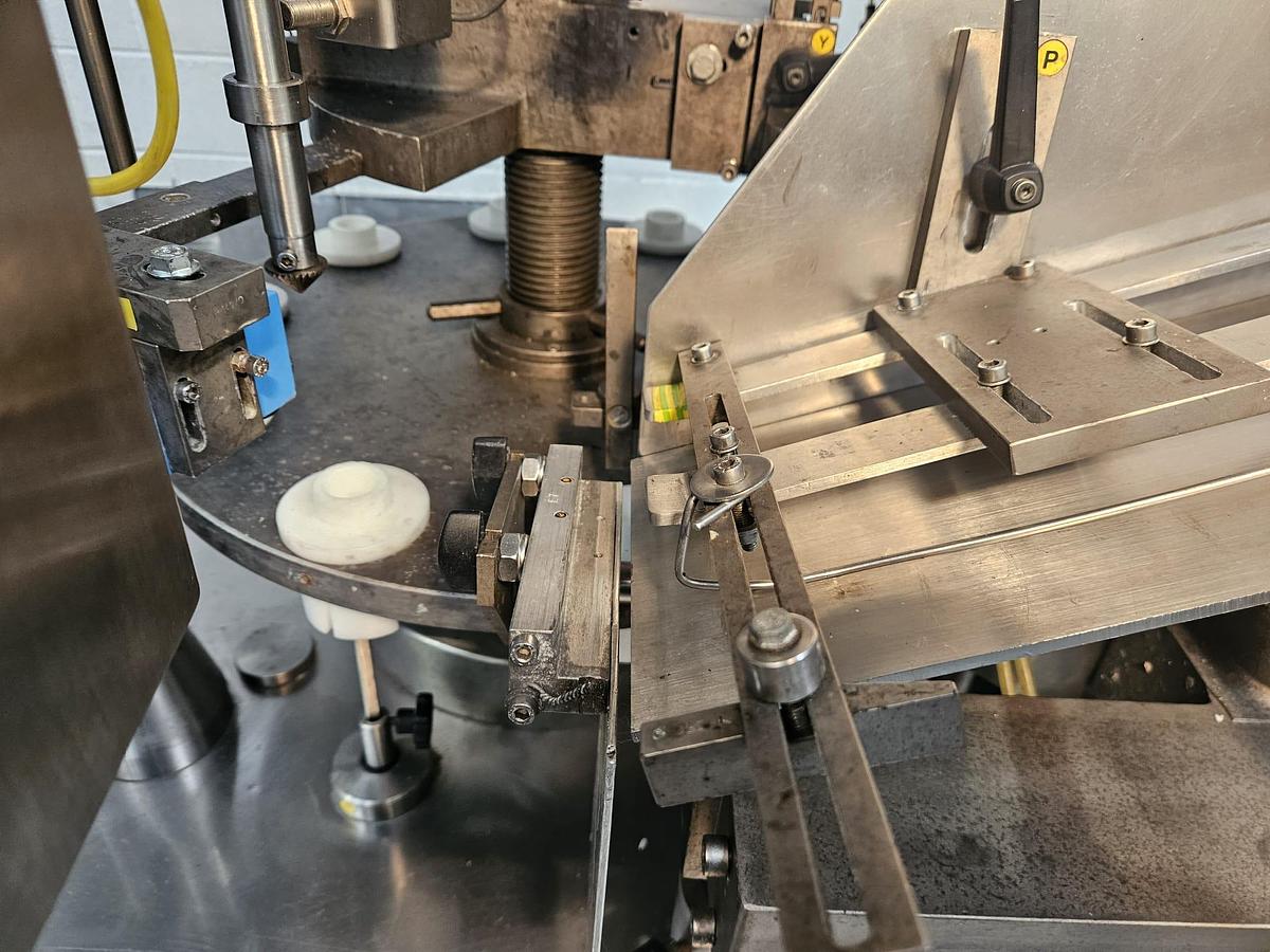 Used Comadis C1090 Plastic & Laminate Tube Filler