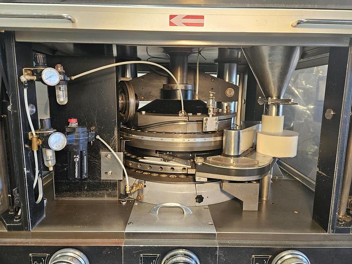 Used Manesty Novapress Rotary Tablet Press