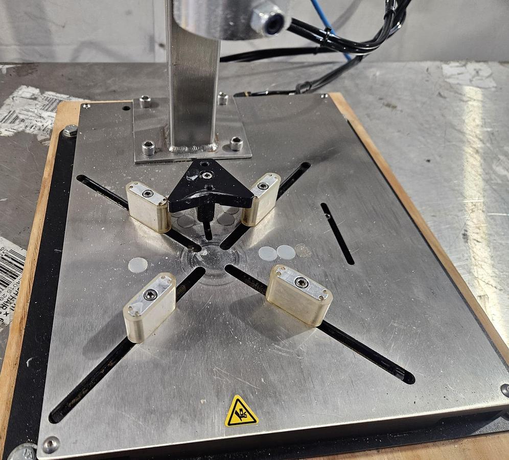 Used Kinex Bench Top Capper