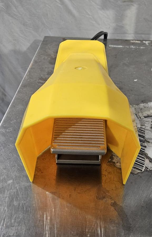 Used Kinex Bench Top Capper