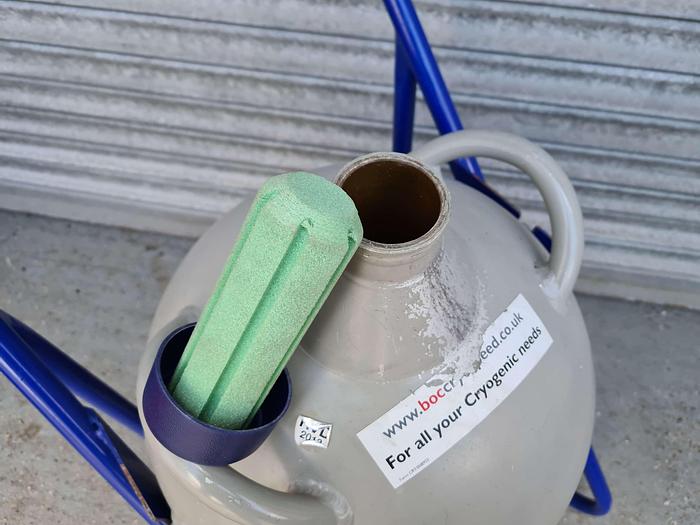 Used Statebourne Cryolab 25 Liquid Nitrogen Tank Dewar with pouring...