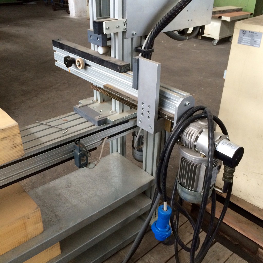 Usato 2006 Strettoio programmabile per piccoli mobili e componenti d’arredo