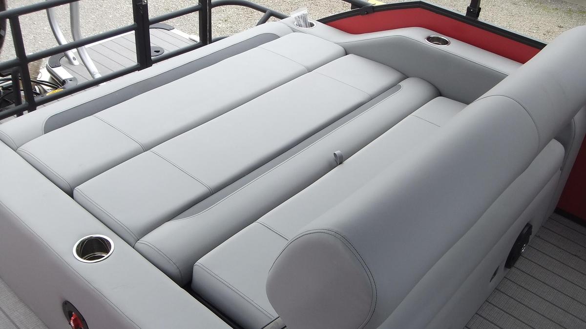 2026 Bentley Pontoons Legacy 223 Swingback