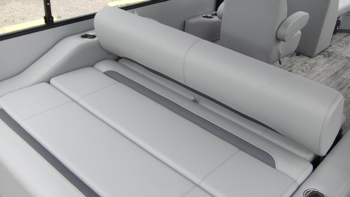 2026 Bentley Pontoons Legacy 200 Swingback