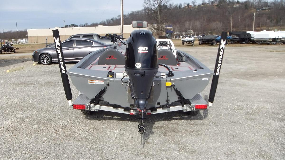 Used 2022  Xpress Boats H17