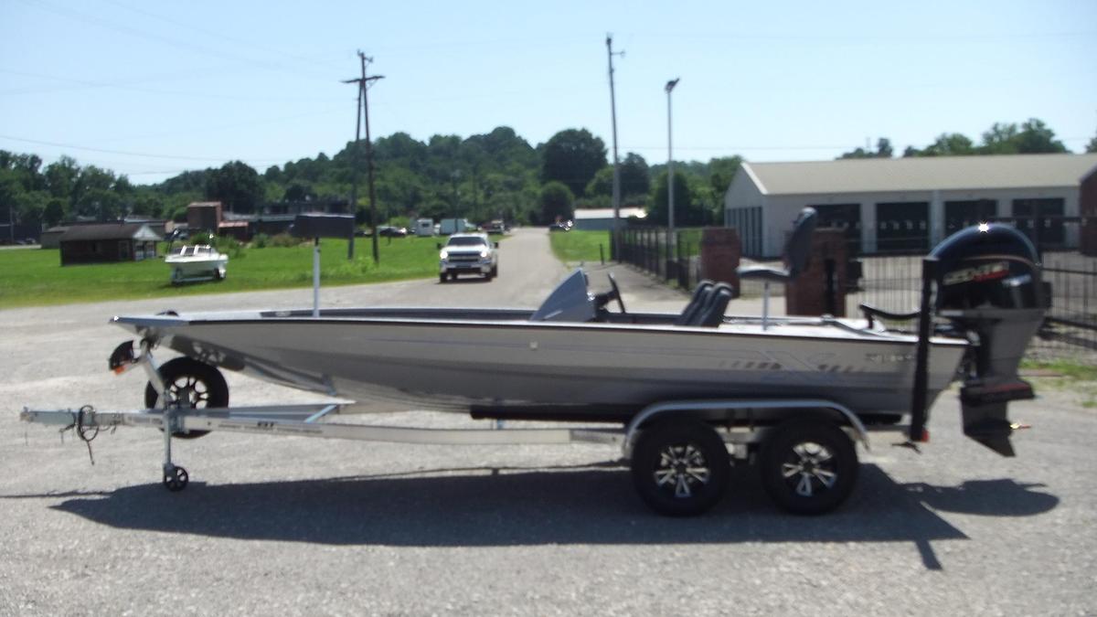 2027 Xpress Boats H20