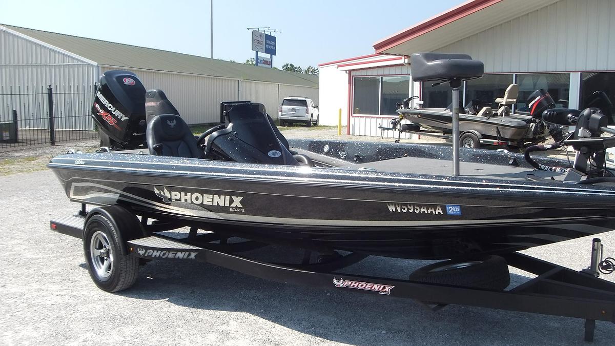 Used 2017 Phoenix Boats 618 Pro