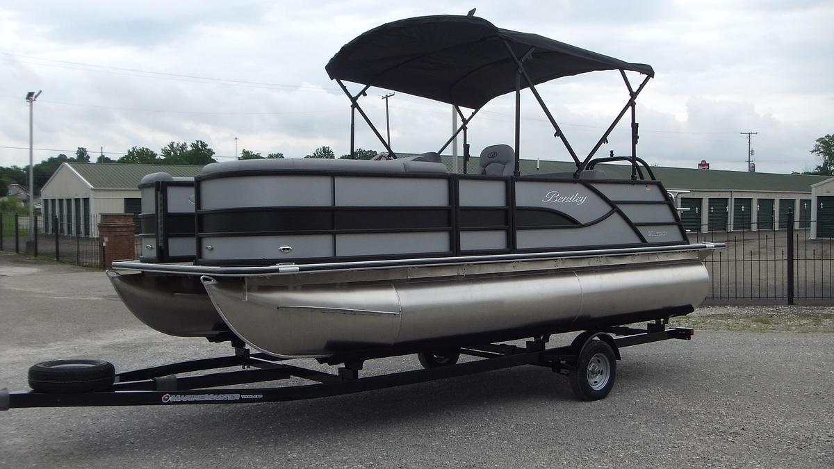 2026 Bentley Pontoons Legacy 200 Swingback