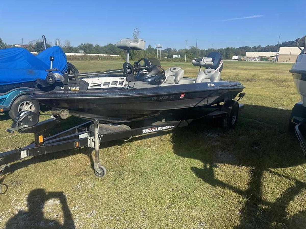 Used 2004 Triton Boats TR186
