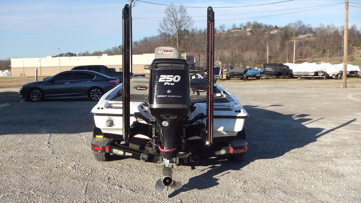 Used 2007 Triton Boats 21X2