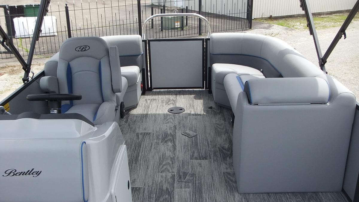 2026 Bentley Pontoons Bolt