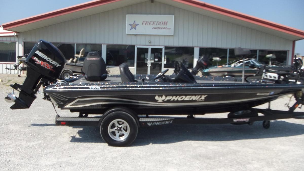 Used 2017 Phoenix Boats 618 Pro