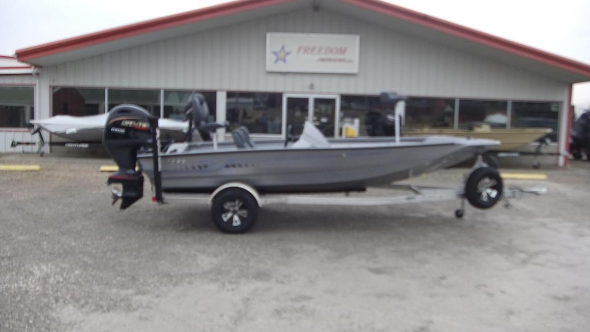 2026 Xpress Boats H18