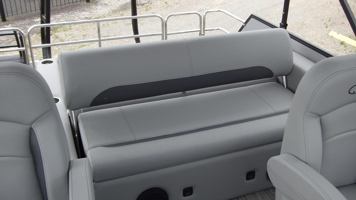 2026 Bentley Pontoons Legacy 200 Swingback