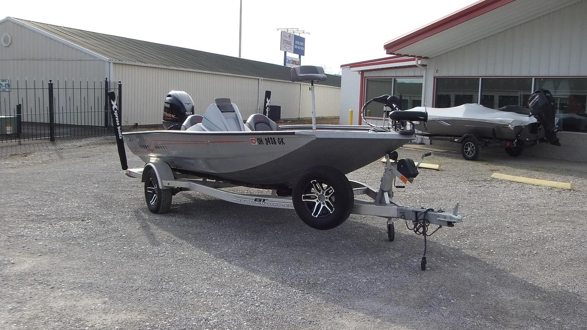 Used 2022  Xpress Boats H17