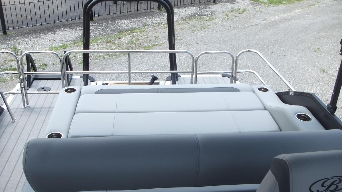 2027 Bentley Pontoons Legacy 223 Swingback