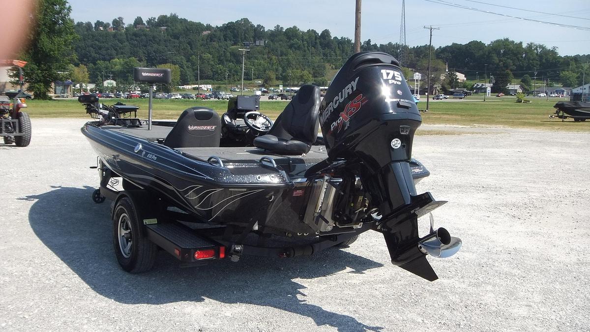Used 2017 Phoenix Boats 618 Pro