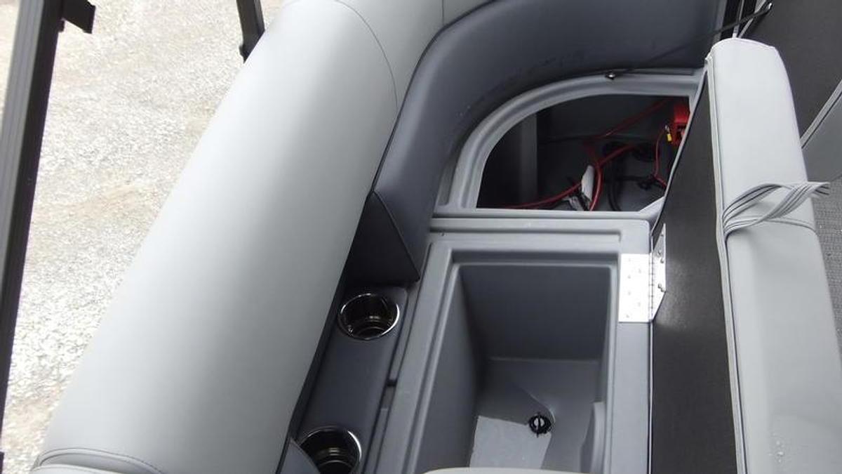 2025 Bentley Pontoons Legacy 200 Navigator