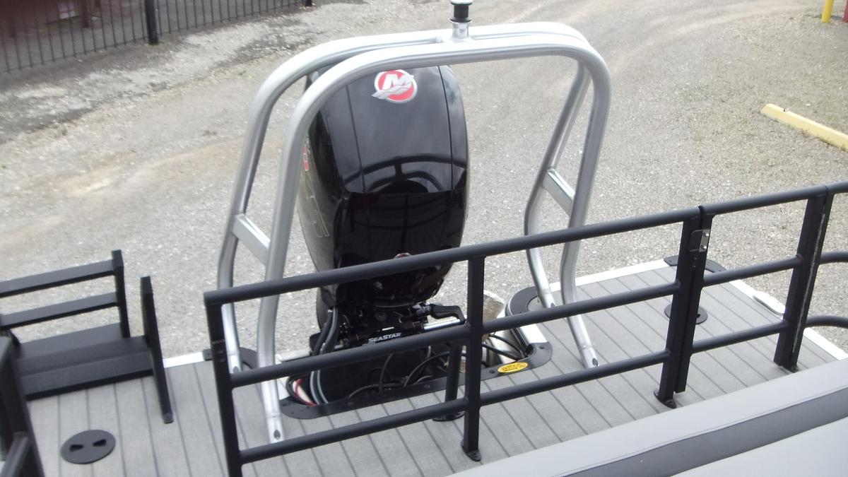 2026 Bentley Pontoons Legacy 223 Swingback