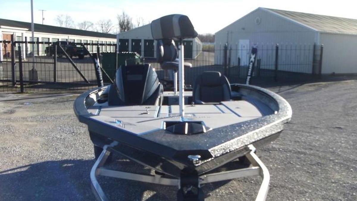 2025 Xpress Boats H17