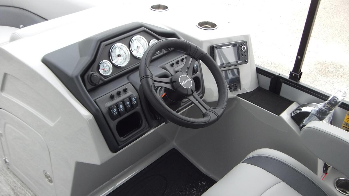 2026 Bentley Pontoons Legacy 200 Swingback