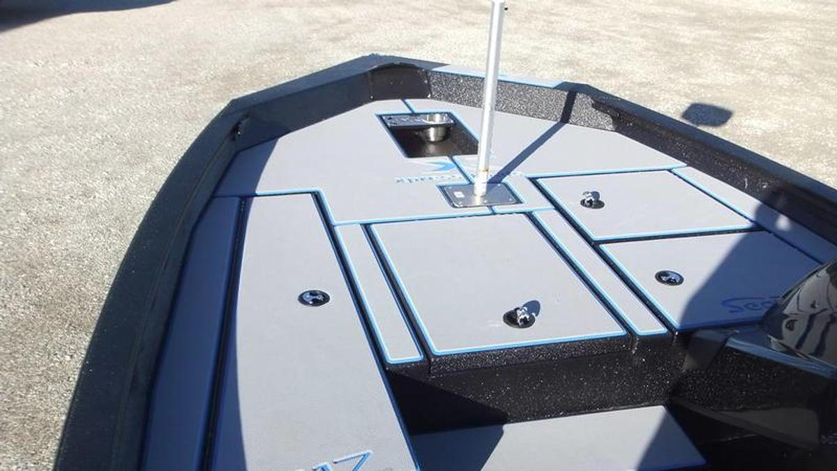 2025 Xpress Boats H17