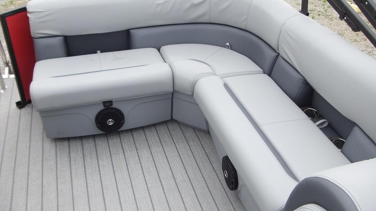 2026 Bentley Pontoons 18LE