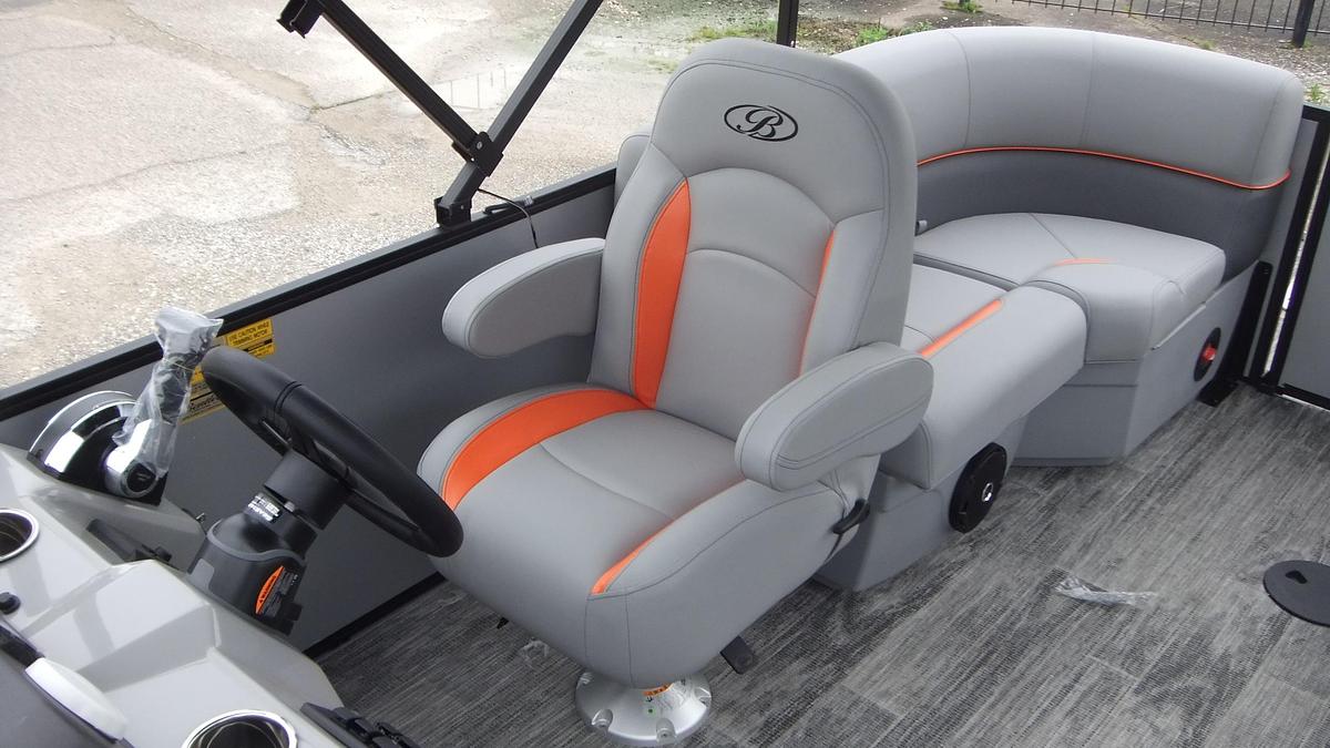 2027 Bentley Pontoons Bolt
