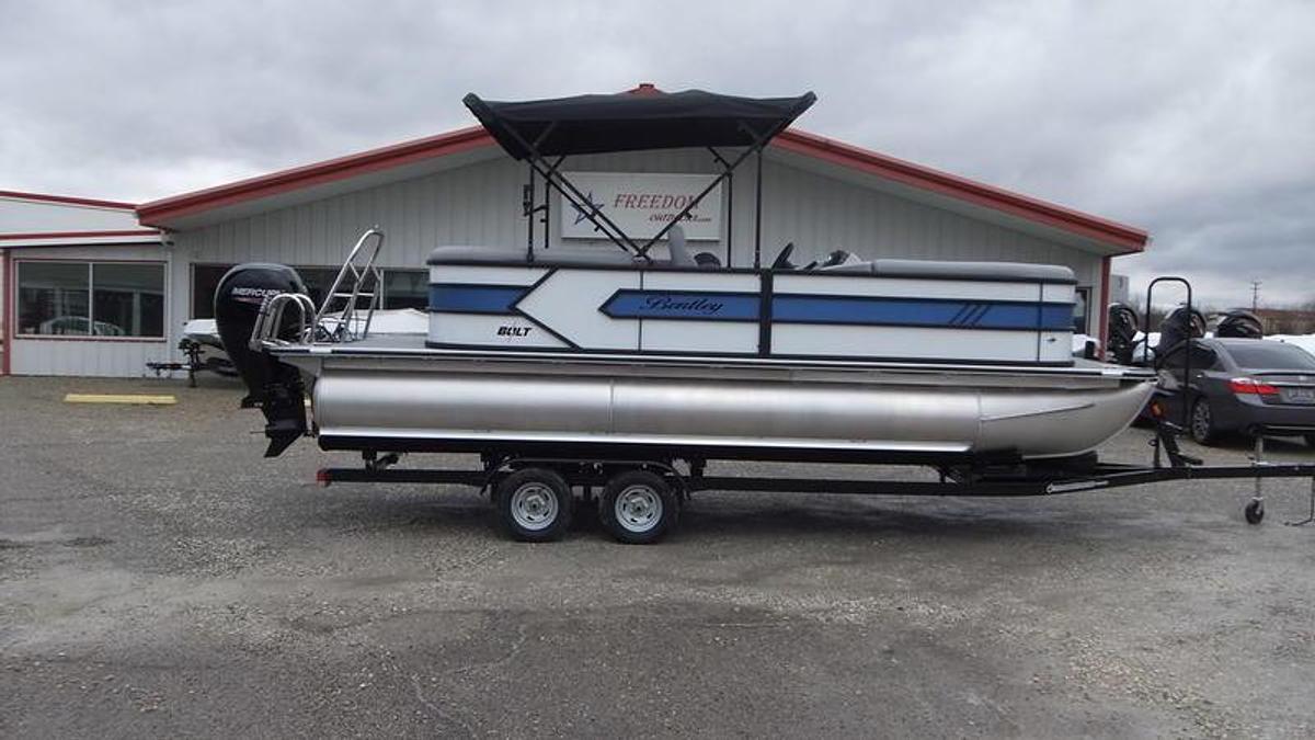 2025 Bentley Pontoons Bolt 223