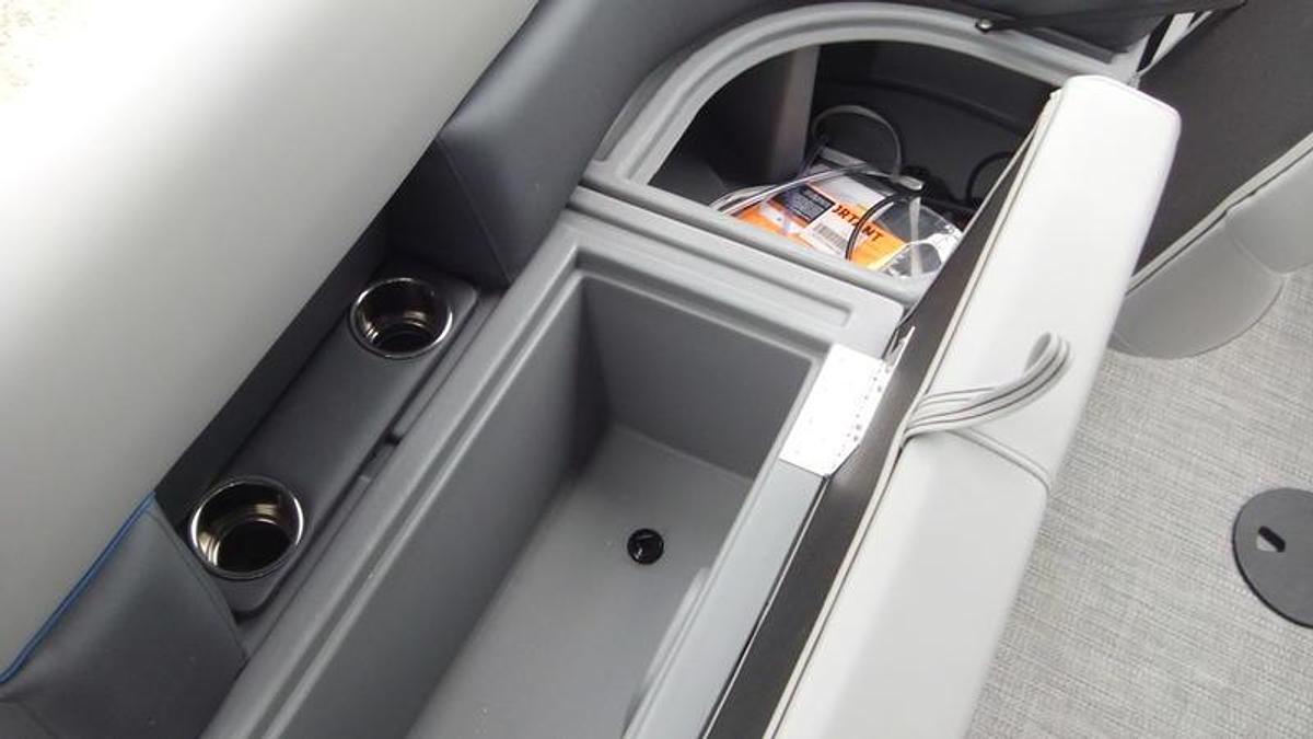 2025 Bentley Pontoons Bolt 223