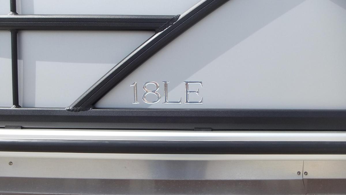 2026 Bentley Pontoons LE180