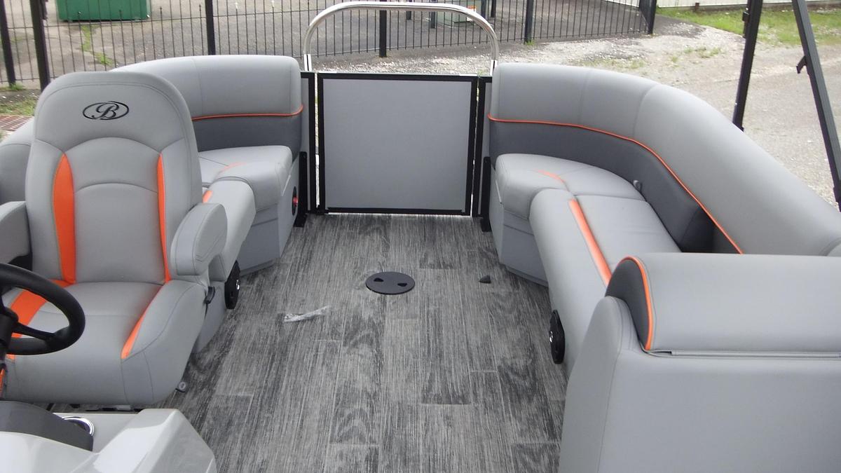 2027 Bentley Pontoons Bolt