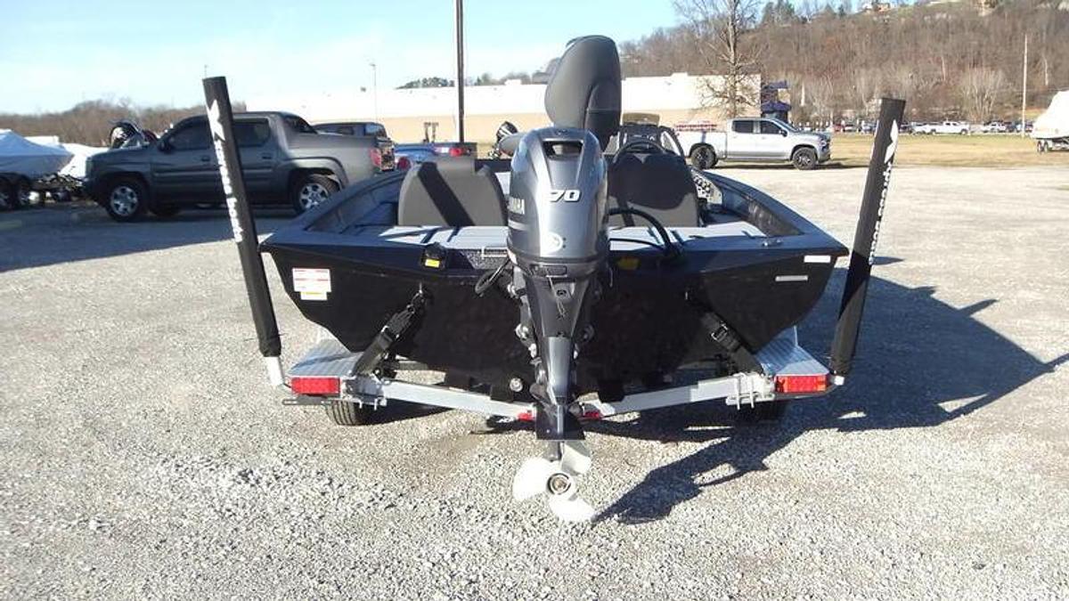 2025 Xpress Boats H17