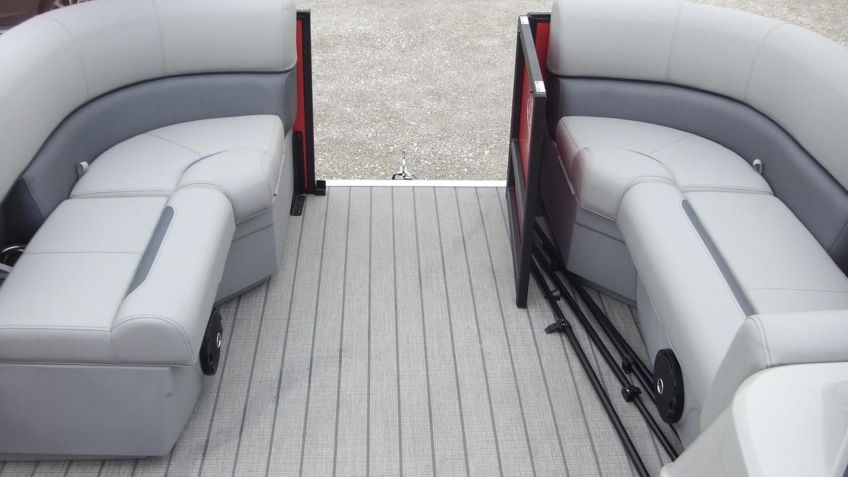 2026 Bentley Pontoons 18LE