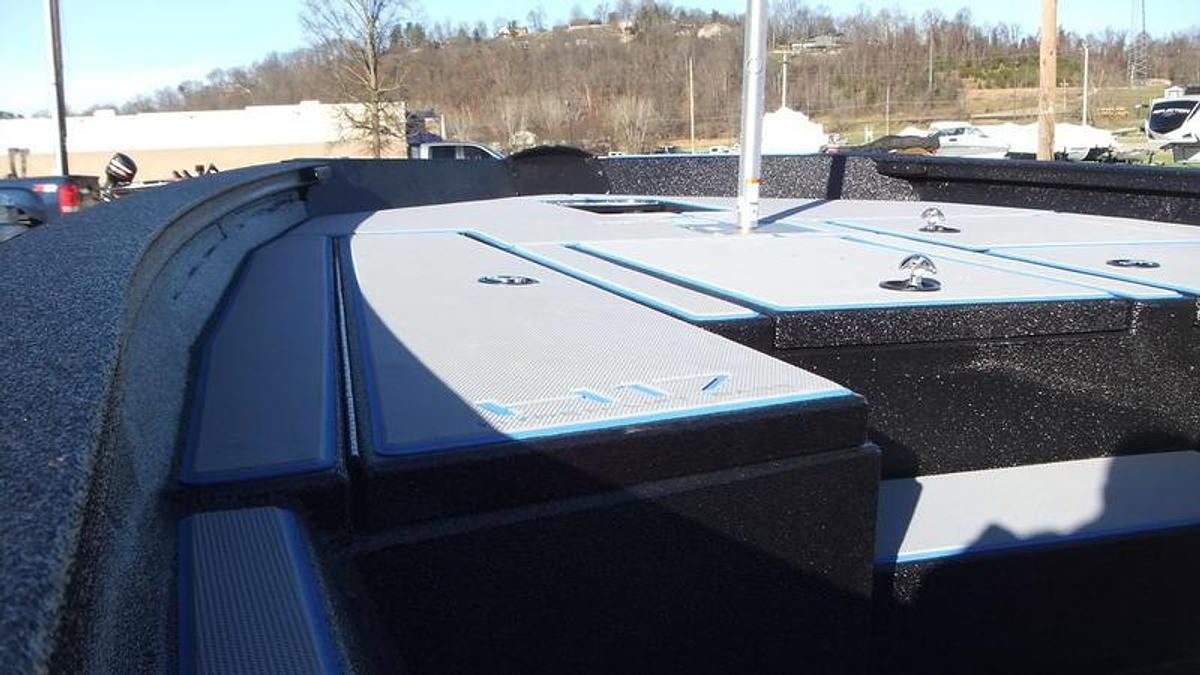 2025 Xpress Boats H17