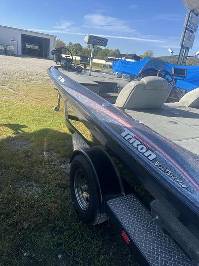 Used 2004 Triton Boats TR186